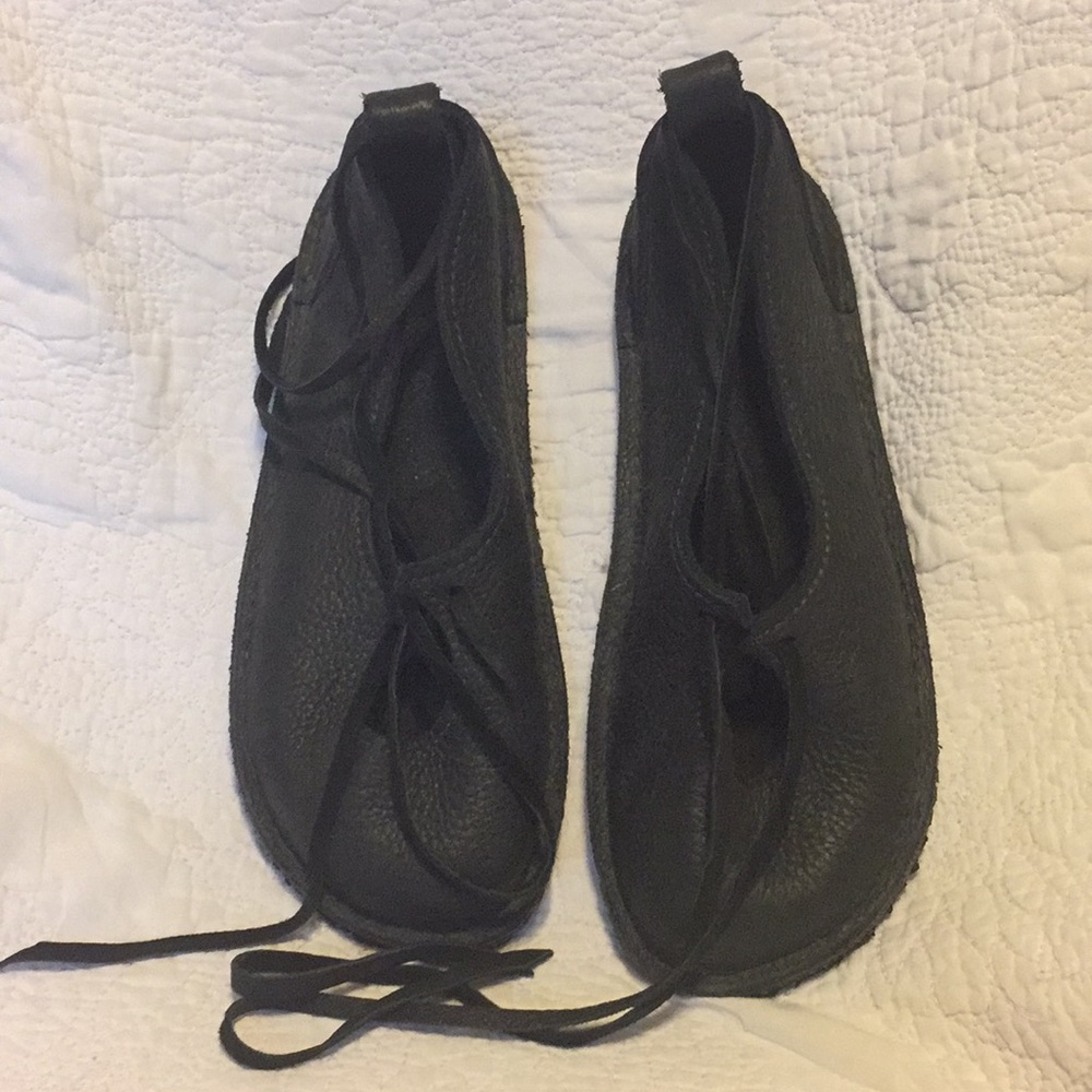 Black leather Native Earth lace up shoes